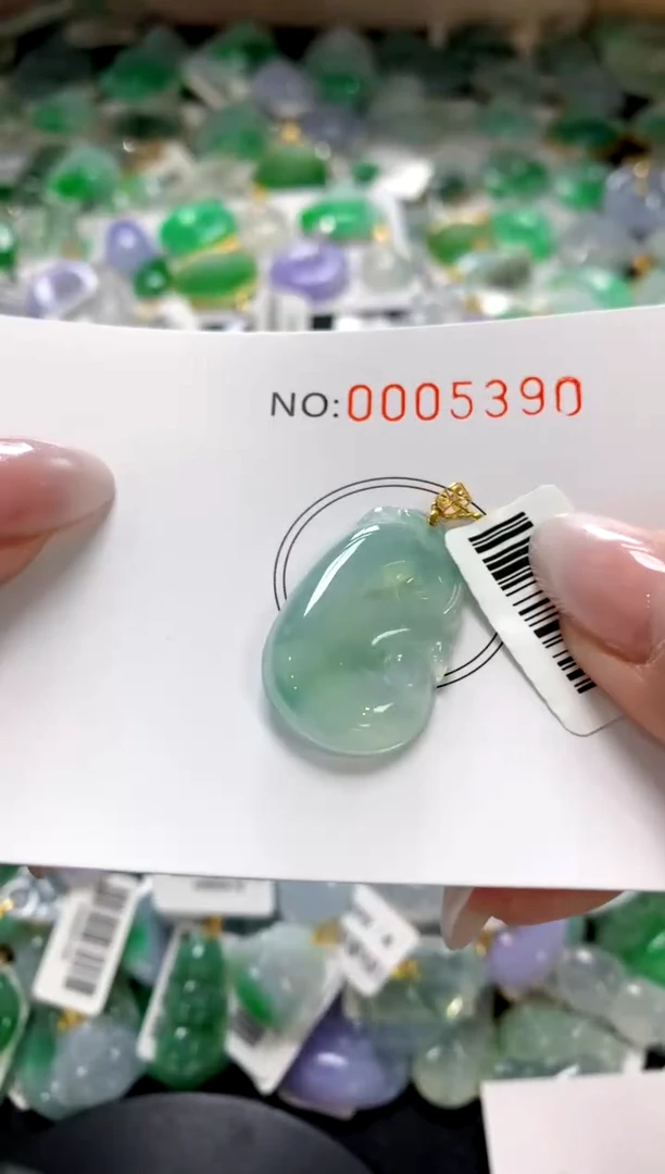 颈饰18K金镶嵌翡翠1111111111