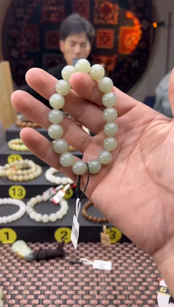 未镶嵌手串和田玉且末料青白玉手串卡12