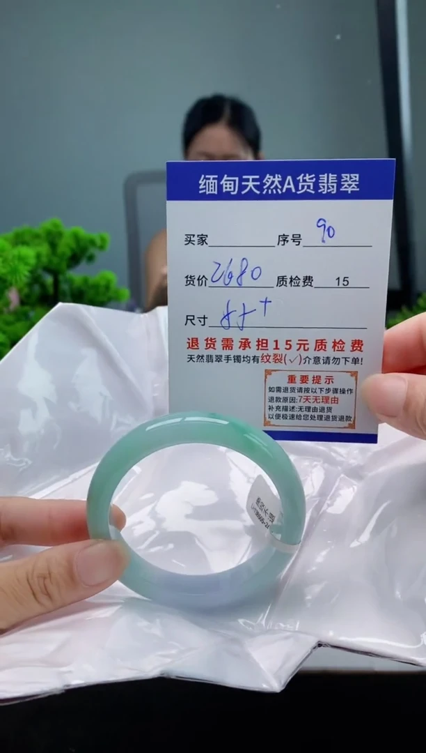 翡翠手镯未镶嵌90缅甸天然A货翡翠需包容瑕疵，介意慎拍