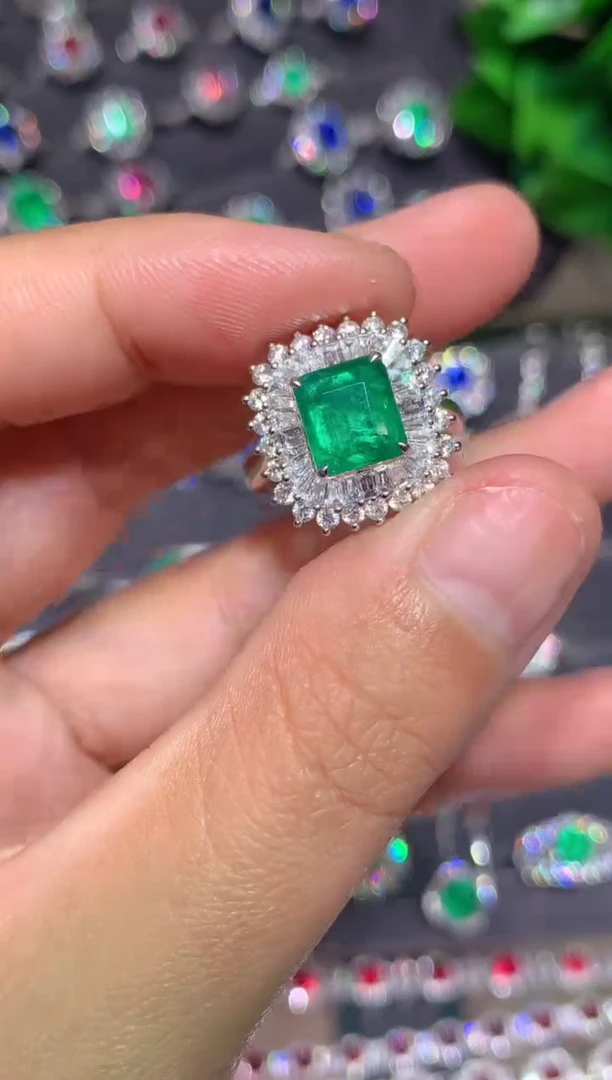 18K金镶嵌戒指祖母绿1.61CT