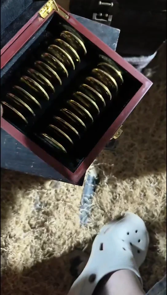 香榧木1个枣红色小盒子链接20圆