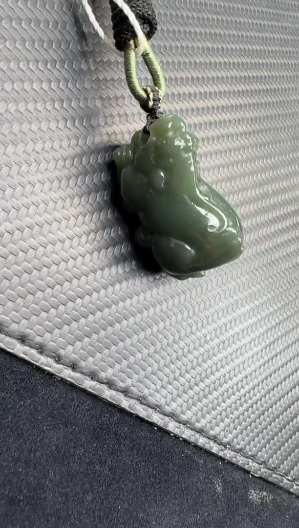 吊坠(不含链)未镶嵌和田玉若羌微色差糖青蓝调貔貅吊坠