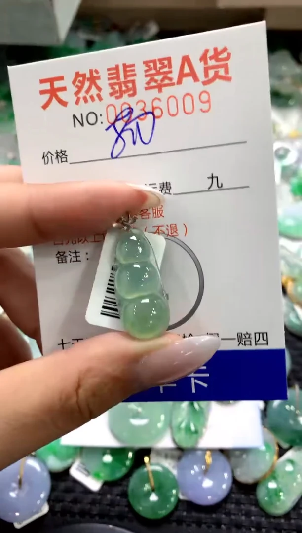 颈饰18K金镶嵌翡翠1111111111111111