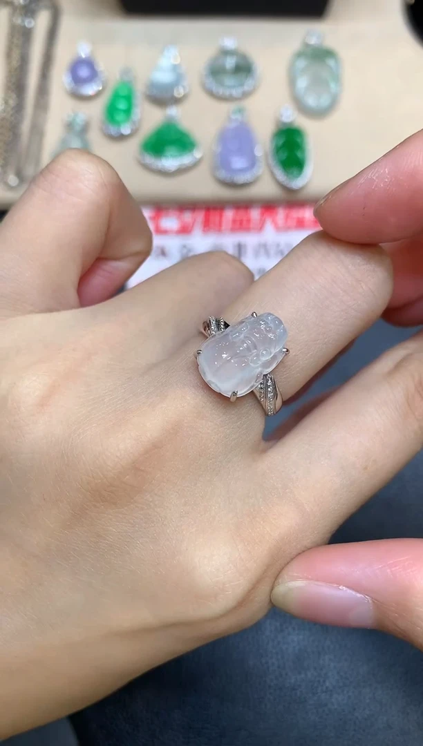 18K金镶嵌戒指翡翠貔貅【无服务费