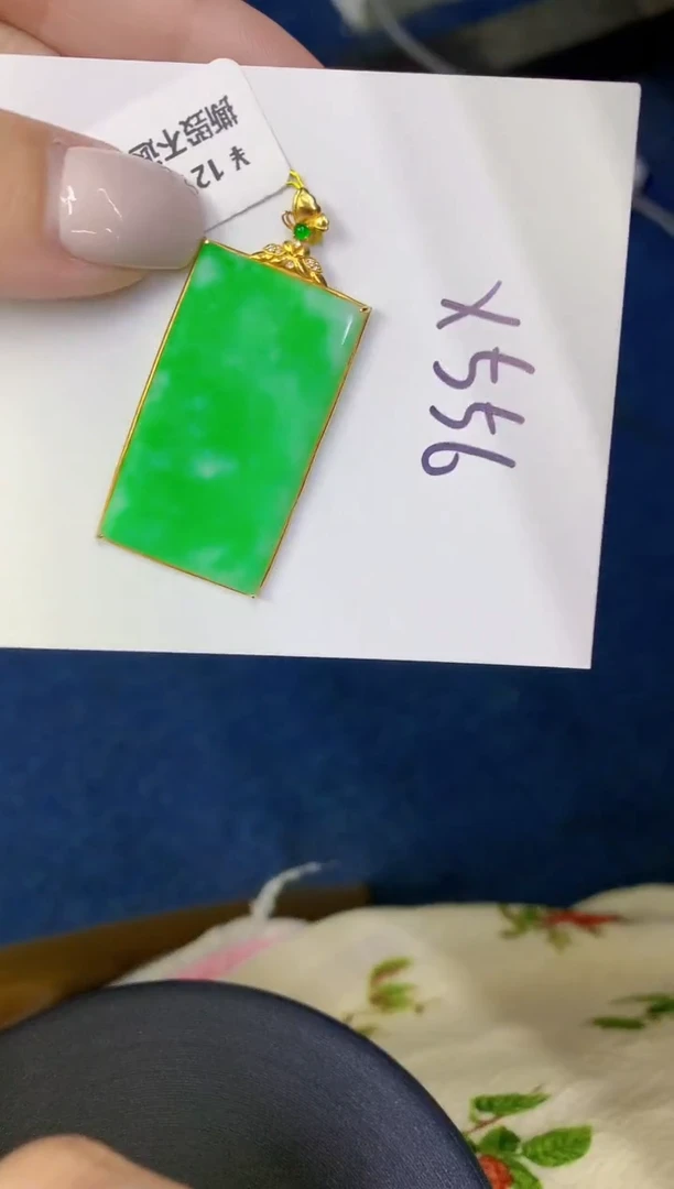 颈饰18K金镶嵌翡翠缅甸天然翡翠A货