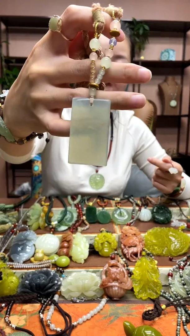 未镶嵌岫玉吊坠·