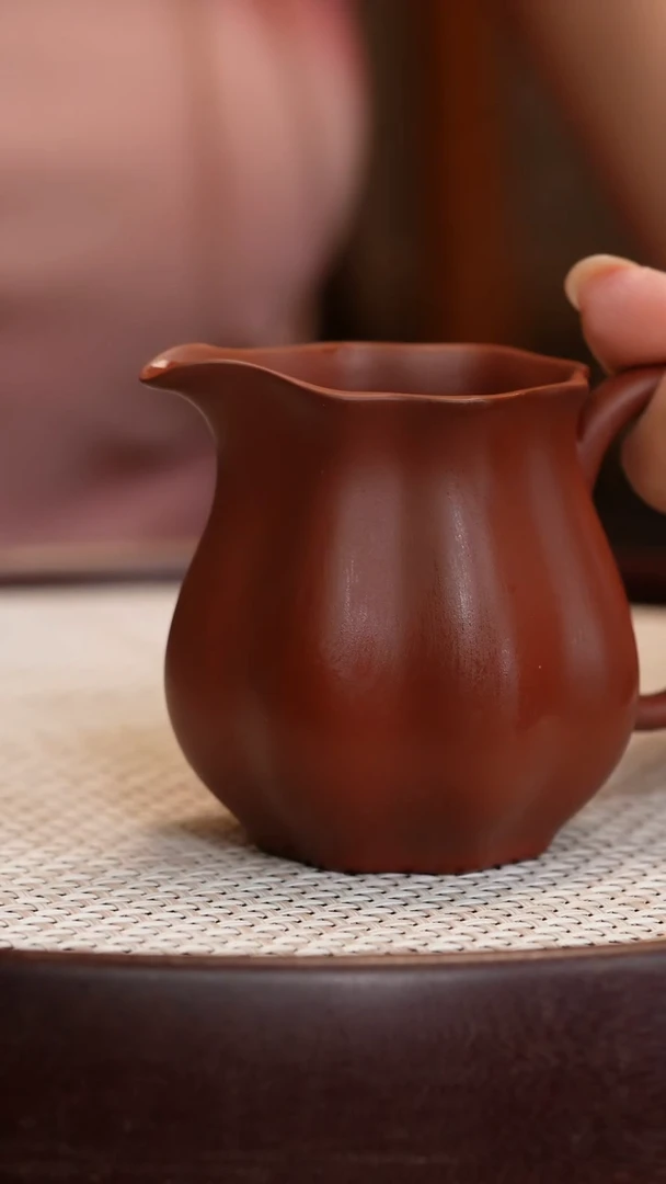 紫砂茶具大红袍筋纹公道杯