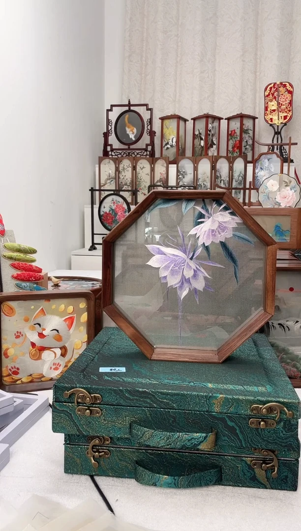 扇子苏绣作品手工摆台
