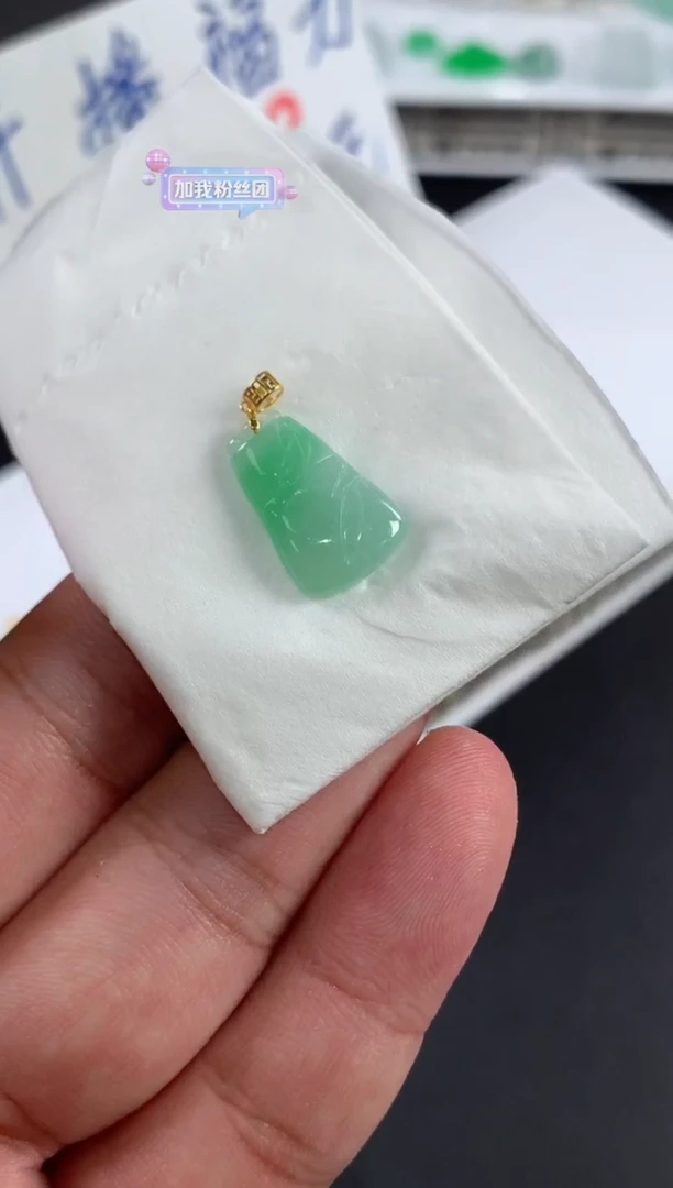 颈饰18K金镶嵌翡翠耀*翡翠