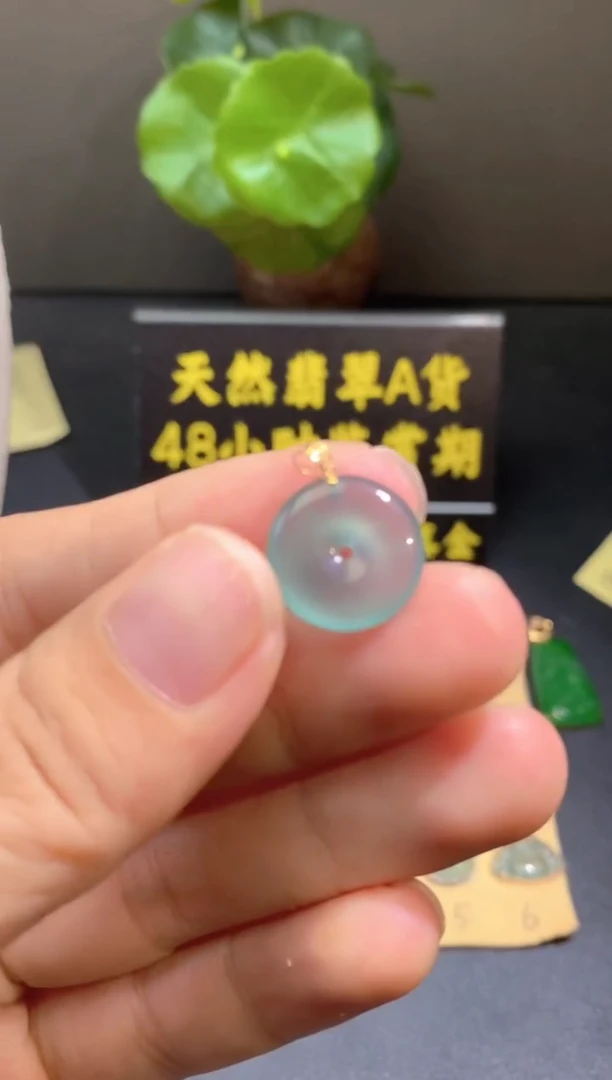 颈饰18K金镶嵌翡翠翡翠A货