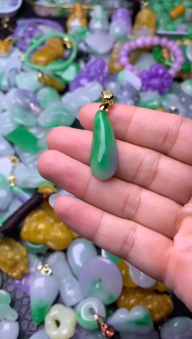 颈饰未镶嵌翡翠缅甸翡翠吊坠