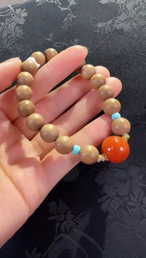 18K金镶嵌手串南红玛瑙单圈