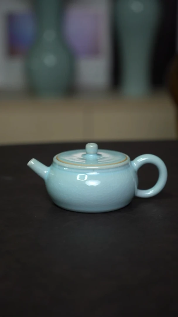 杯子瓷天青半月壶微瑕