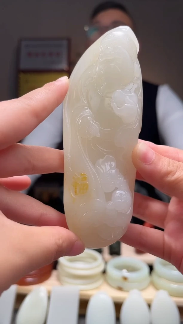 颈饰未镶嵌和田玉吊坠