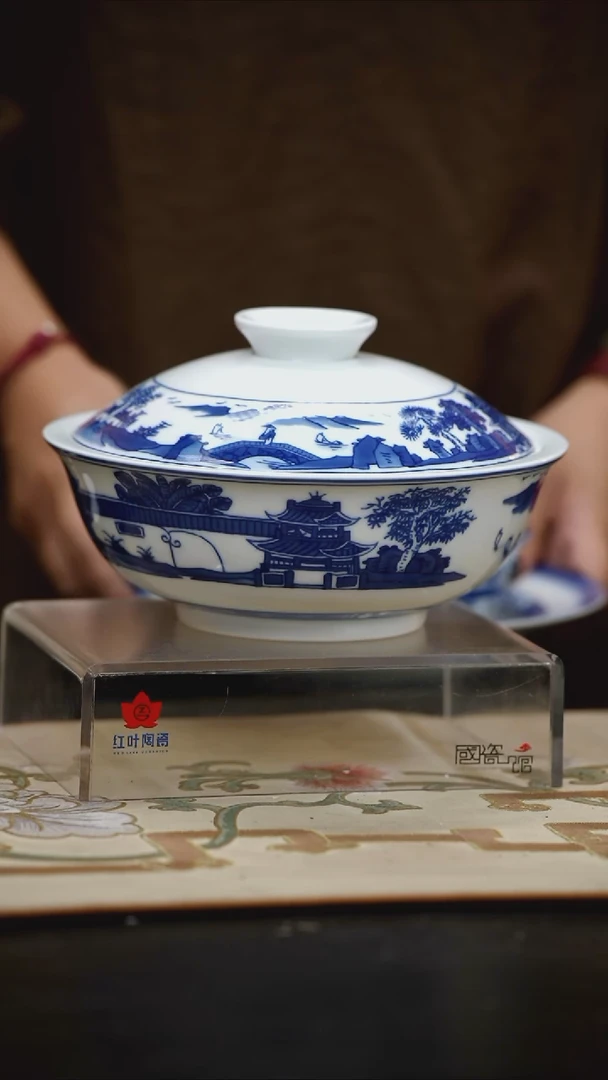1个正价青花梧桐8寸带盖品呙（套）