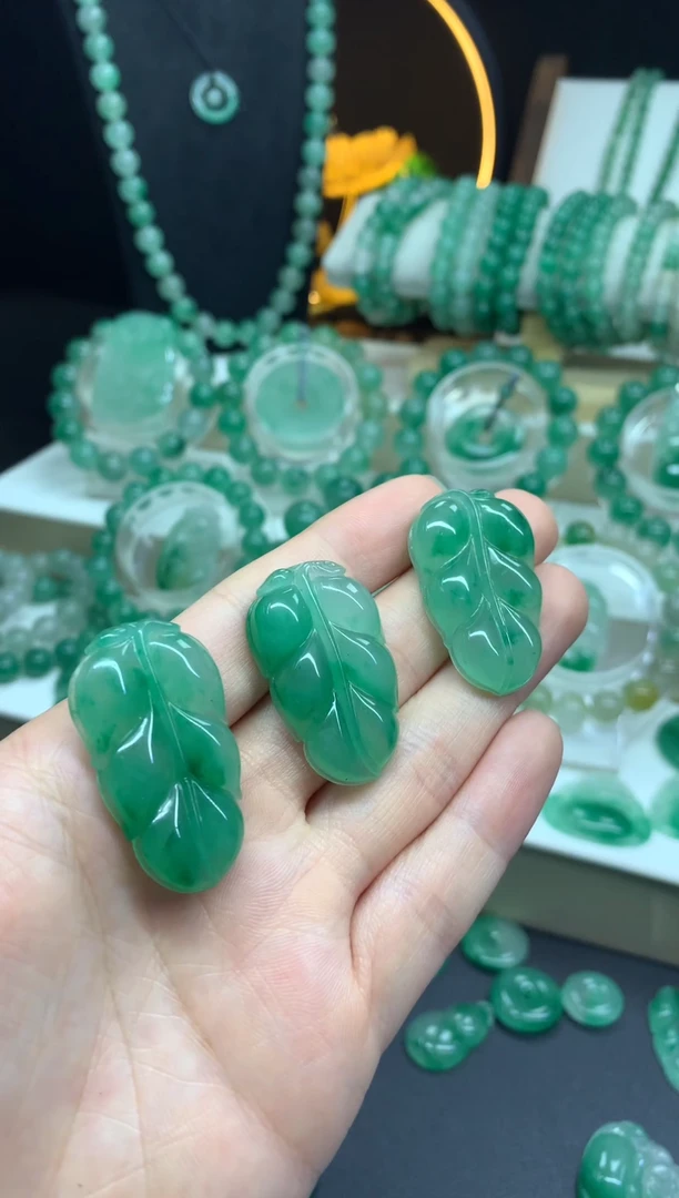 吊坠(不含链)未镶嵌石英质玉（非洲翠）金枝玉叶（多样性发其一