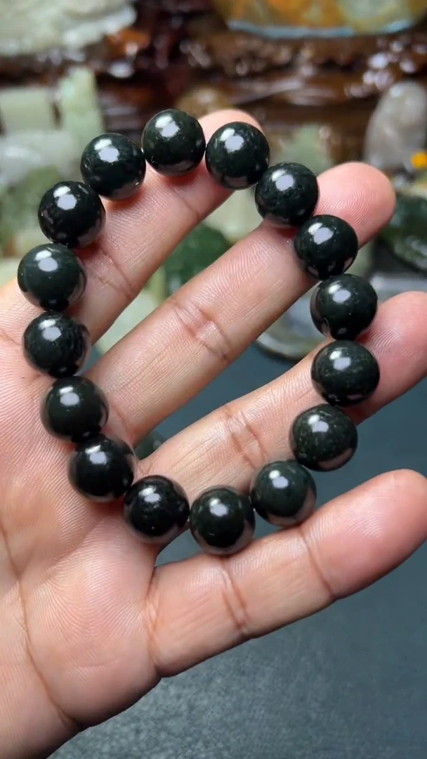 未镶嵌和田玉把件-