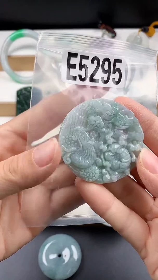 颈饰未镶嵌翡翠天然翡翠吊坠挂件