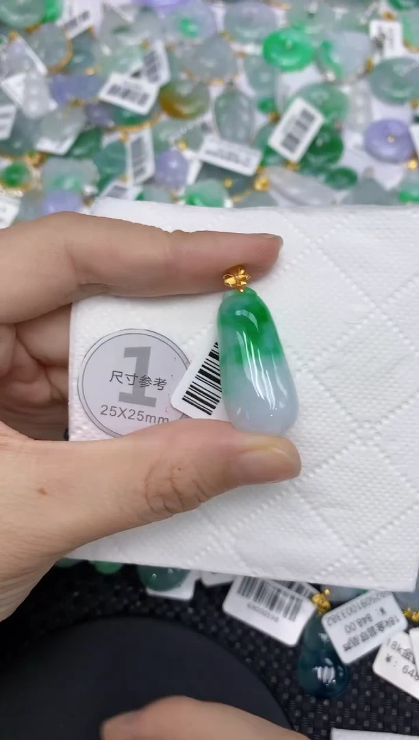 颈饰18K金镶嵌翡翠111111111111