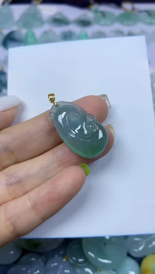 翡翠18K金镶嵌颈饰挂件