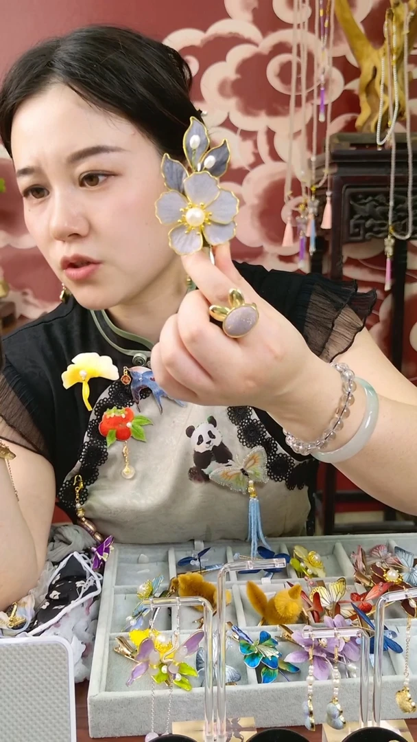 刺绣纯手工绒花边夹