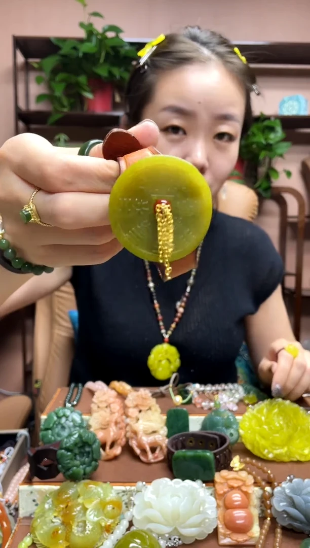 未镶嵌岫玉吊坠·1