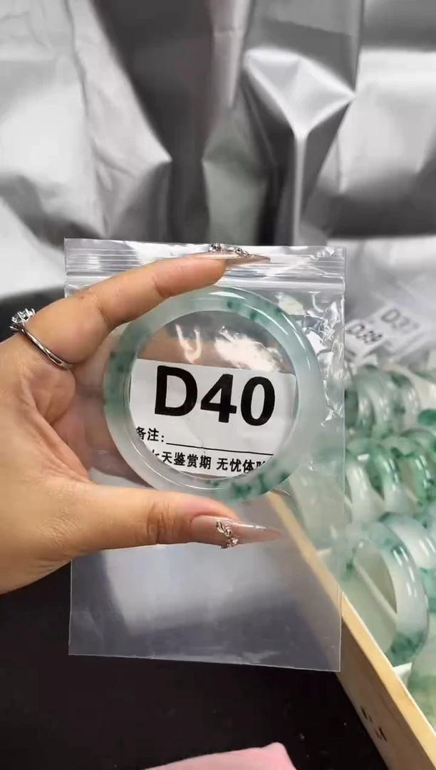 【闪购商品】石英岩玉手镯未镶嵌D40