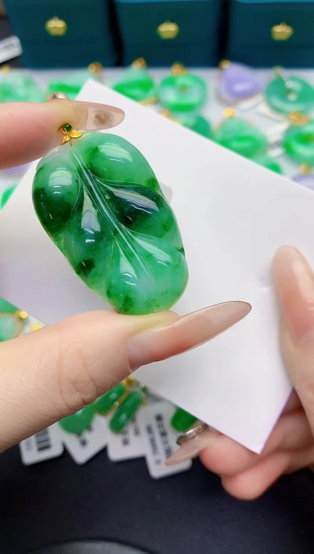 颈饰18K金镶嵌翡翠缅甸天然翡翠A货