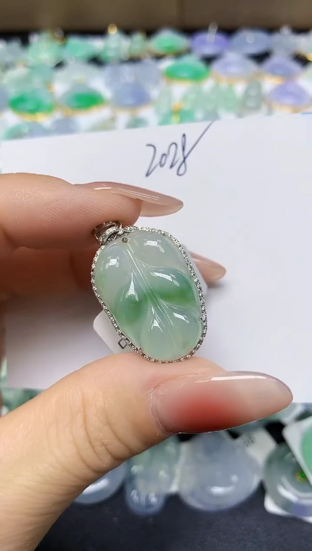 翡翠18K金镶嵌颈饰 天然缅甸翡翠A货