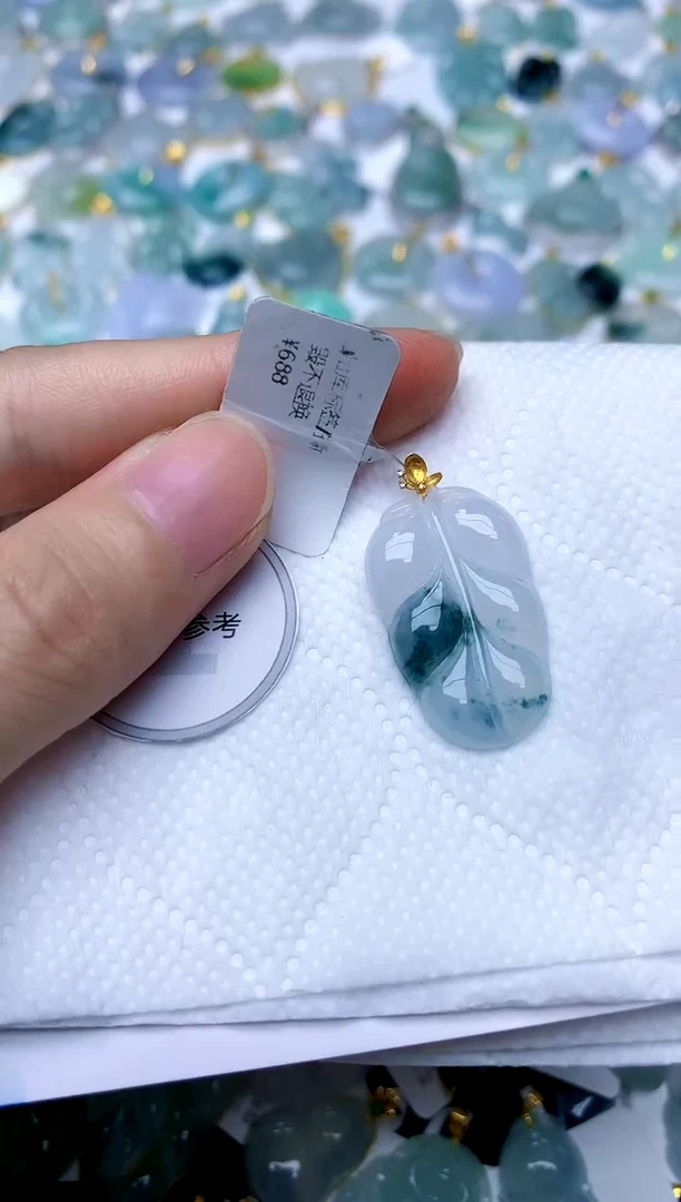 颈饰18K金镶嵌翡翠天然A货翡翠