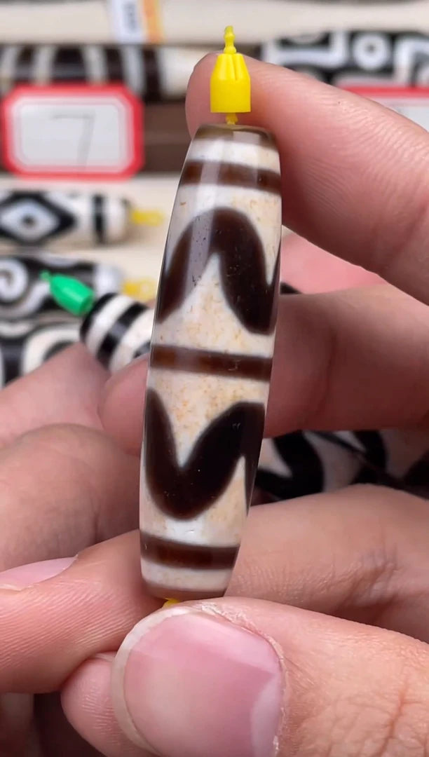 玛瑙/玉髓裸珠B***s48*12.2mm 行运双牙图腾天珠