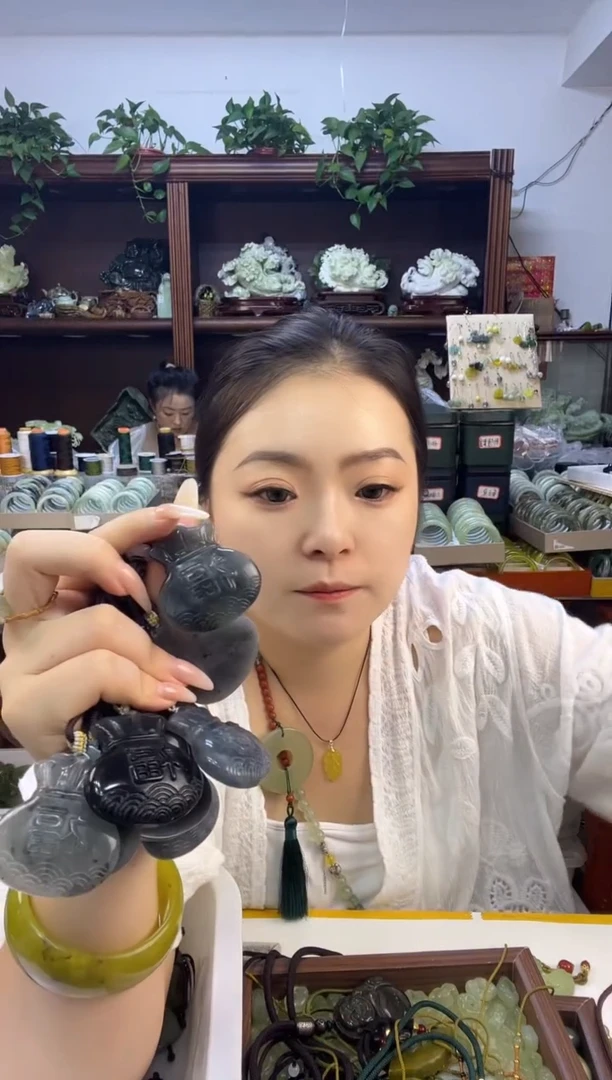 未镶嵌蛇纹石玉福袋多样性发货其中之一