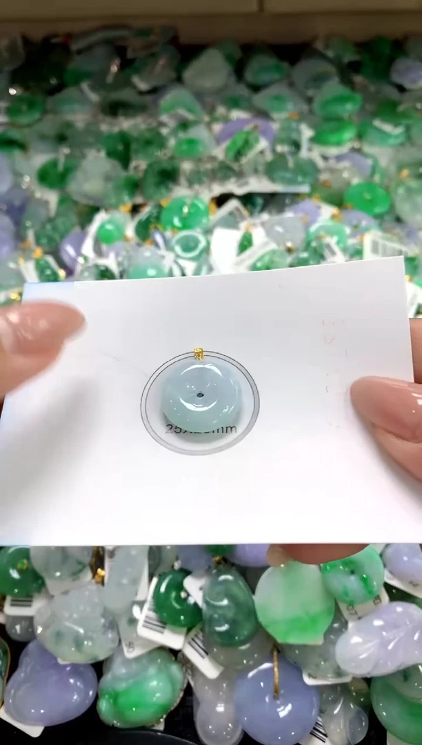 颈饰18K金镶嵌翡翠1111111111111111