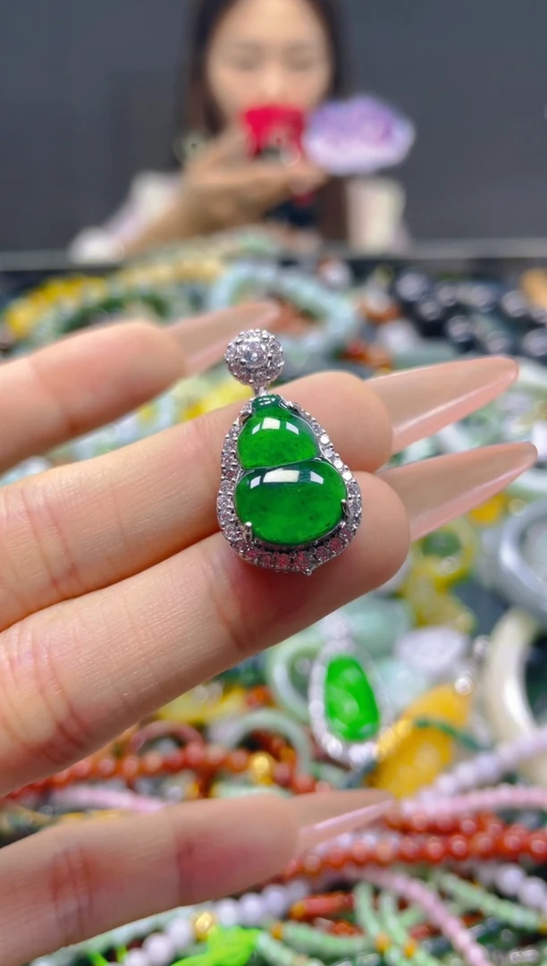 颈饰未镶嵌翡翠/V/翡翠A货，一件也是批发价