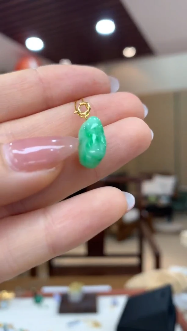 吊坠(不含链)18K金镶嵌翡翠兔子