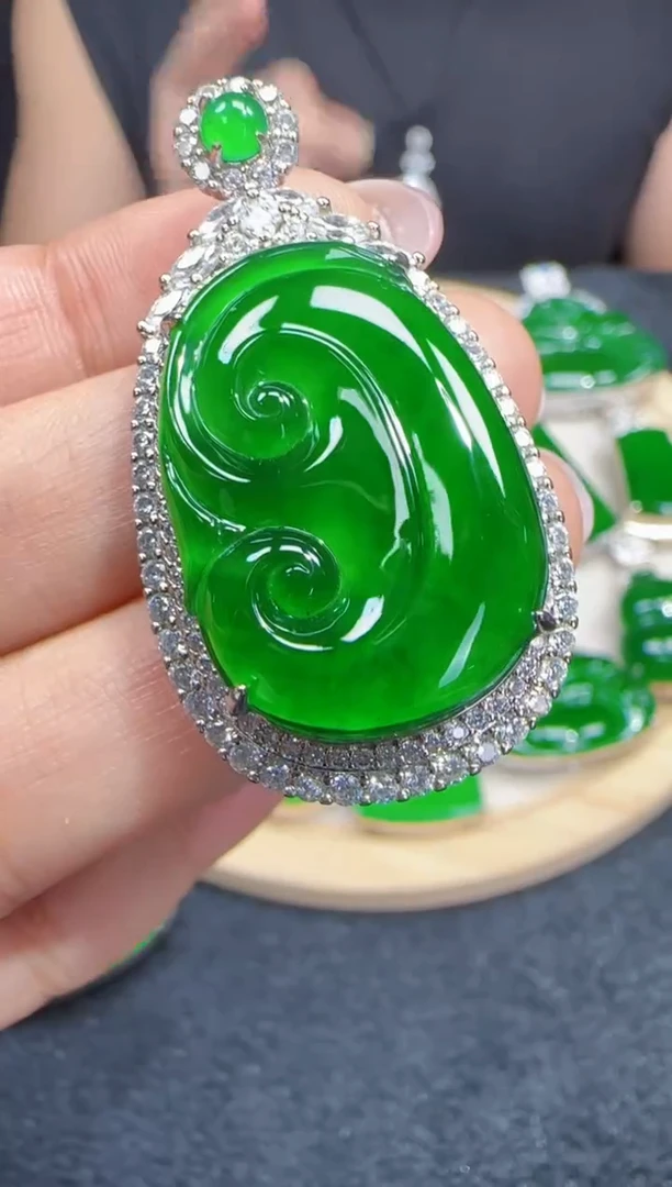 未镶嵌定制翡翠翡翠吊坠63