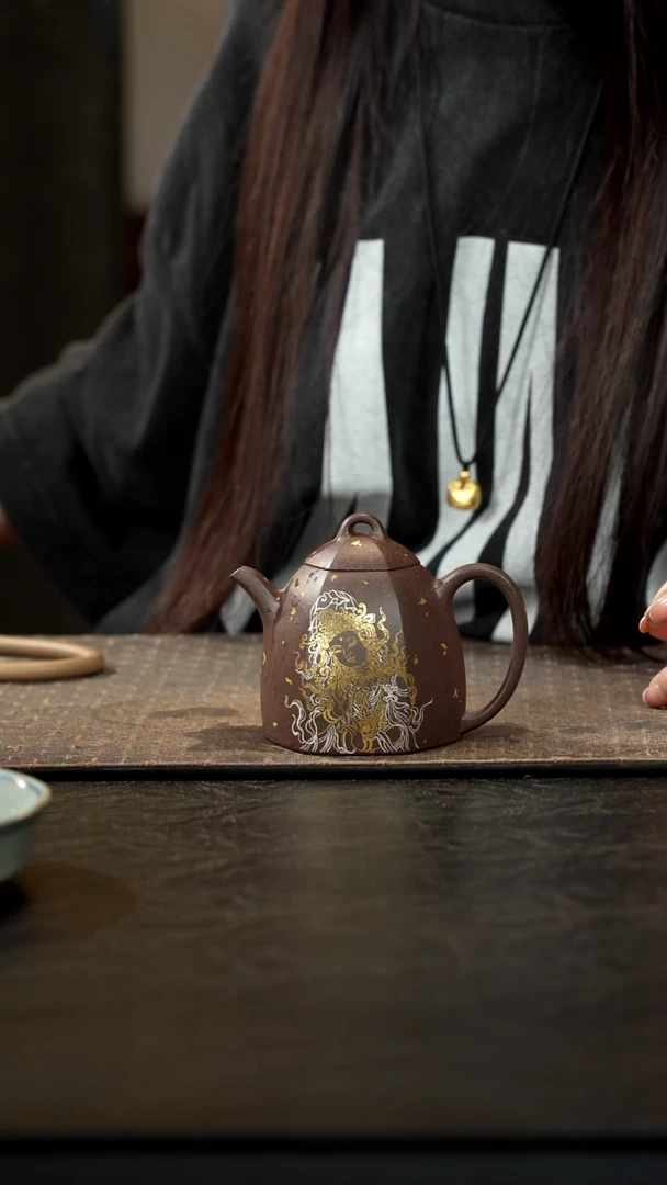 茶壶紫砂思**石六方秦权天青泥金银绘170cc
