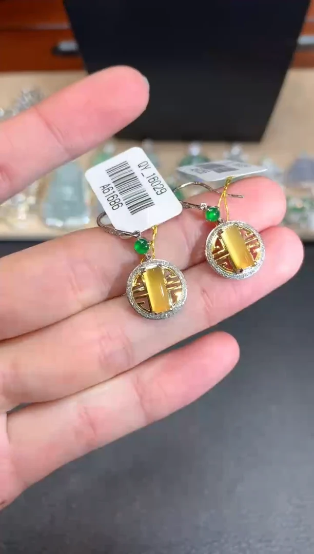 【闪购商品】翡翠耳饰18K金镶嵌无事牌【无服务费】