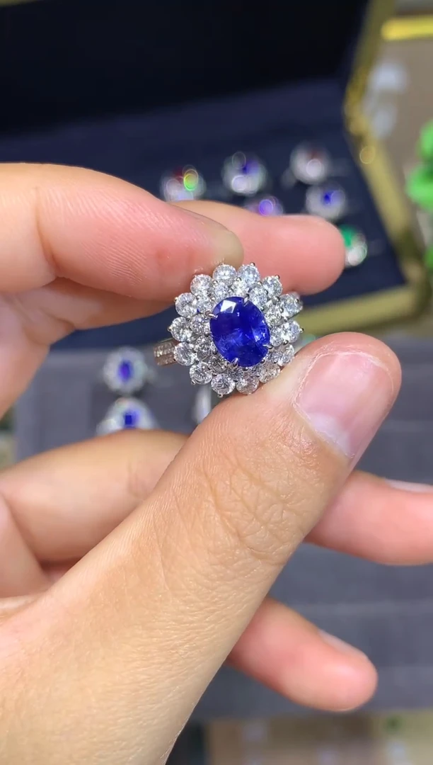 戒指蓝宝石18K金镶嵌1.59CT   无烧