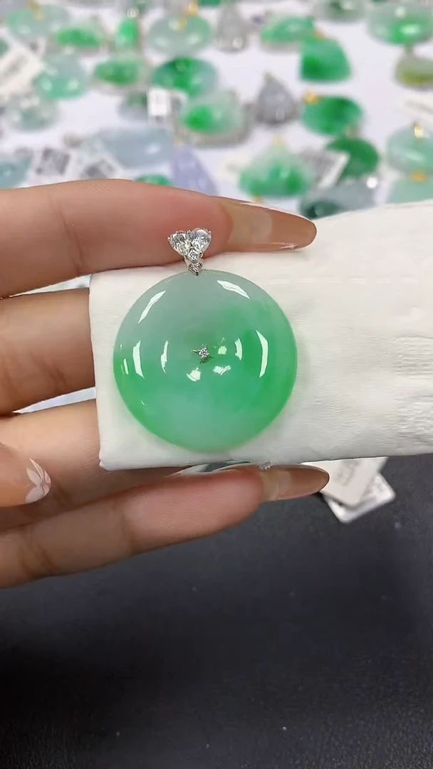 颈饰18K金镶嵌翡翠a货假一赔三支持复检百元上9元证书费自理