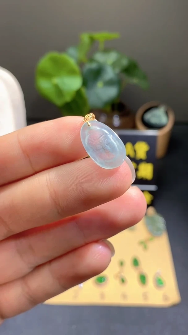 颈饰18K金镶嵌翡翠天然A货