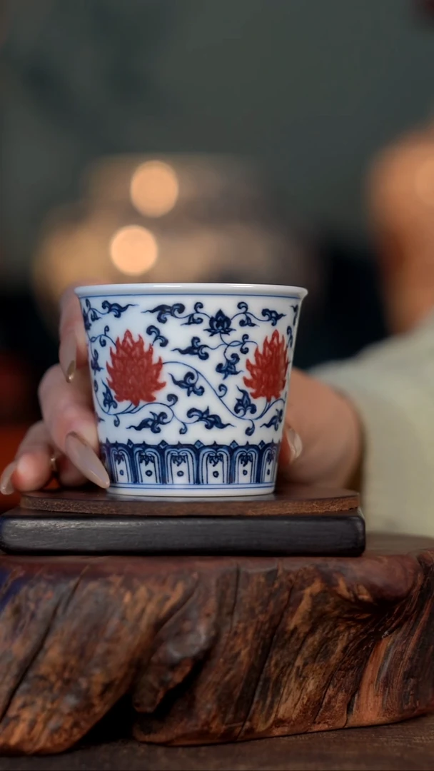 阳春白雪 缠枝莲直口杯