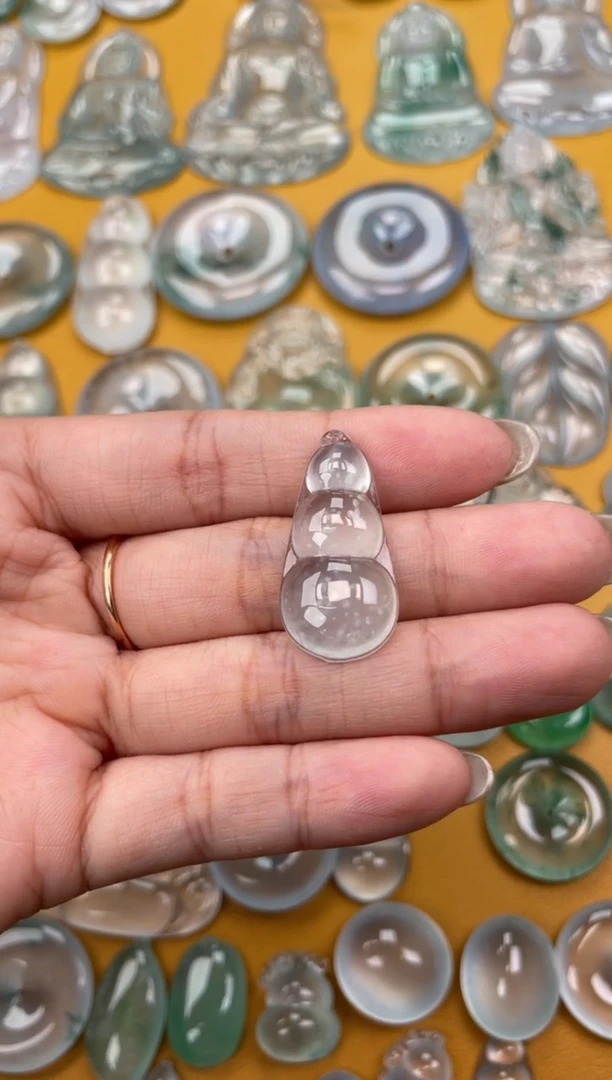 翡翠未镶嵌吊坠(不含链)豆子 30.6 14.9 5.1