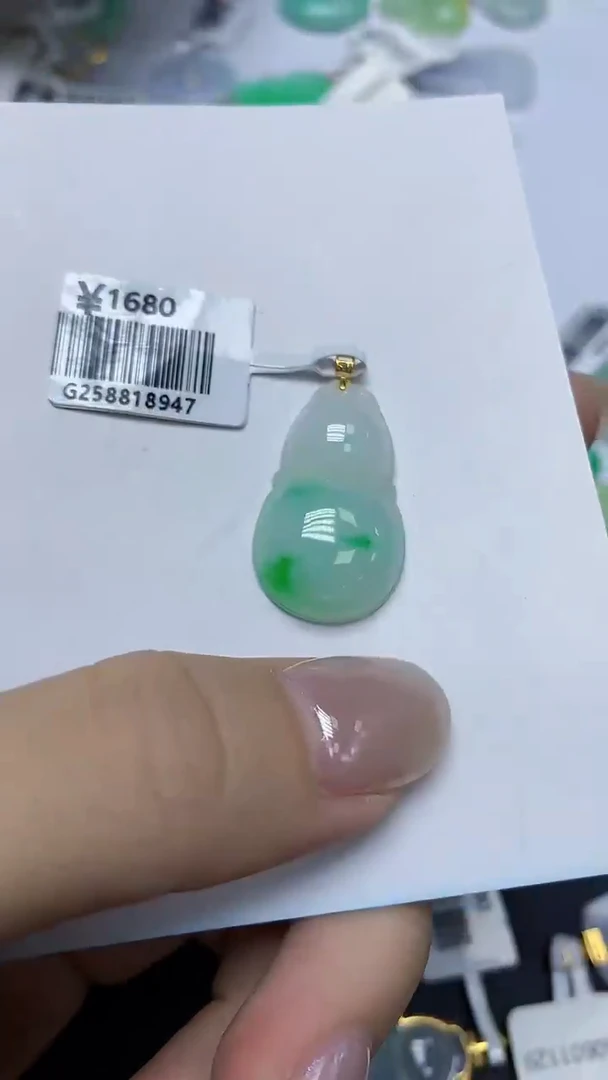 翡翠18K金镶嵌颈饰天然缅甸翡翠A货