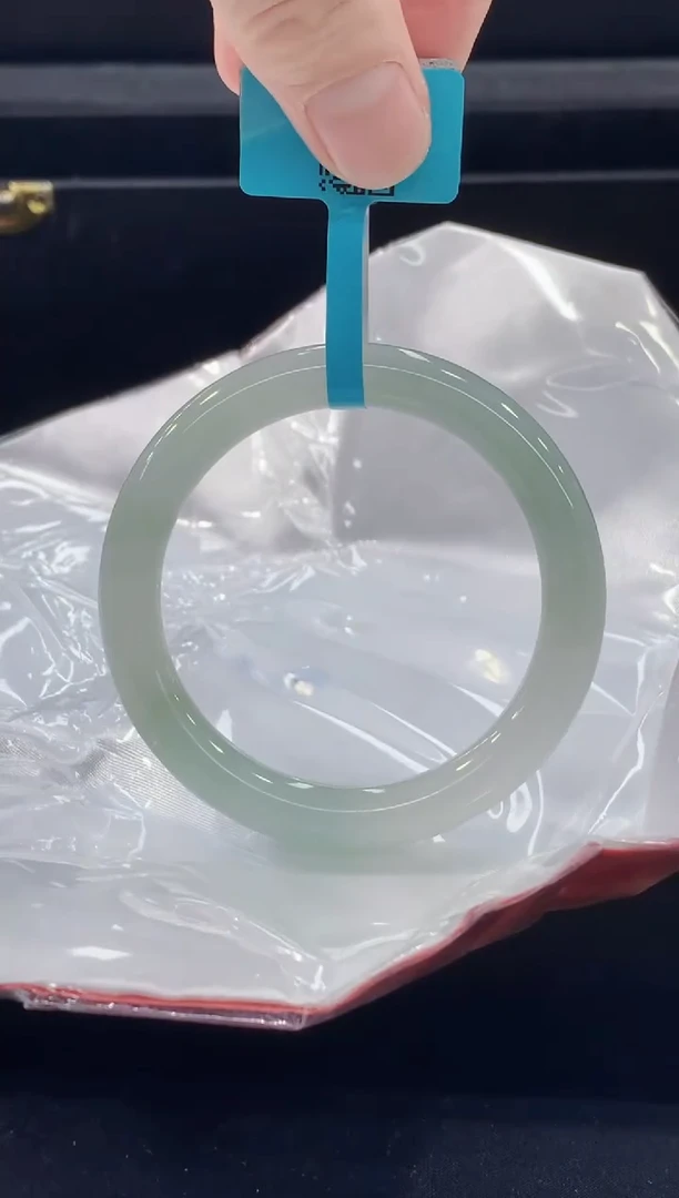 翡翠手镯未镶嵌手镯