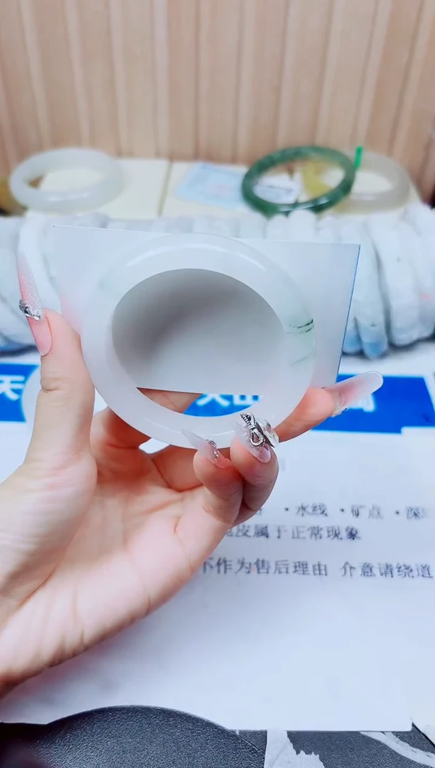 石英质玉手镯未镶嵌85/55.7