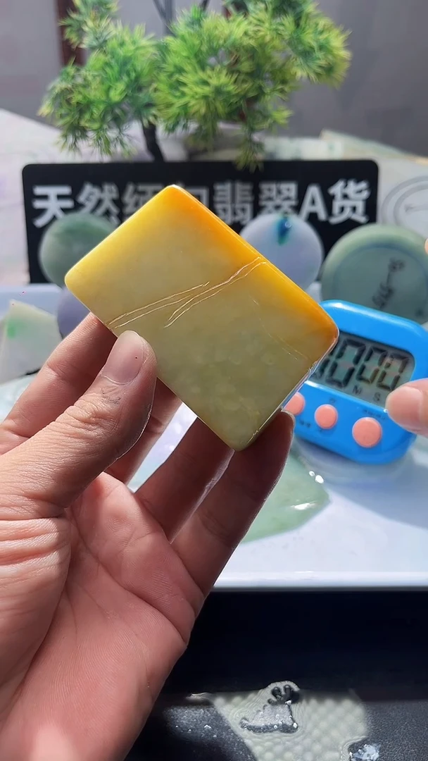 翡翠挂件未镶嵌翡翠
