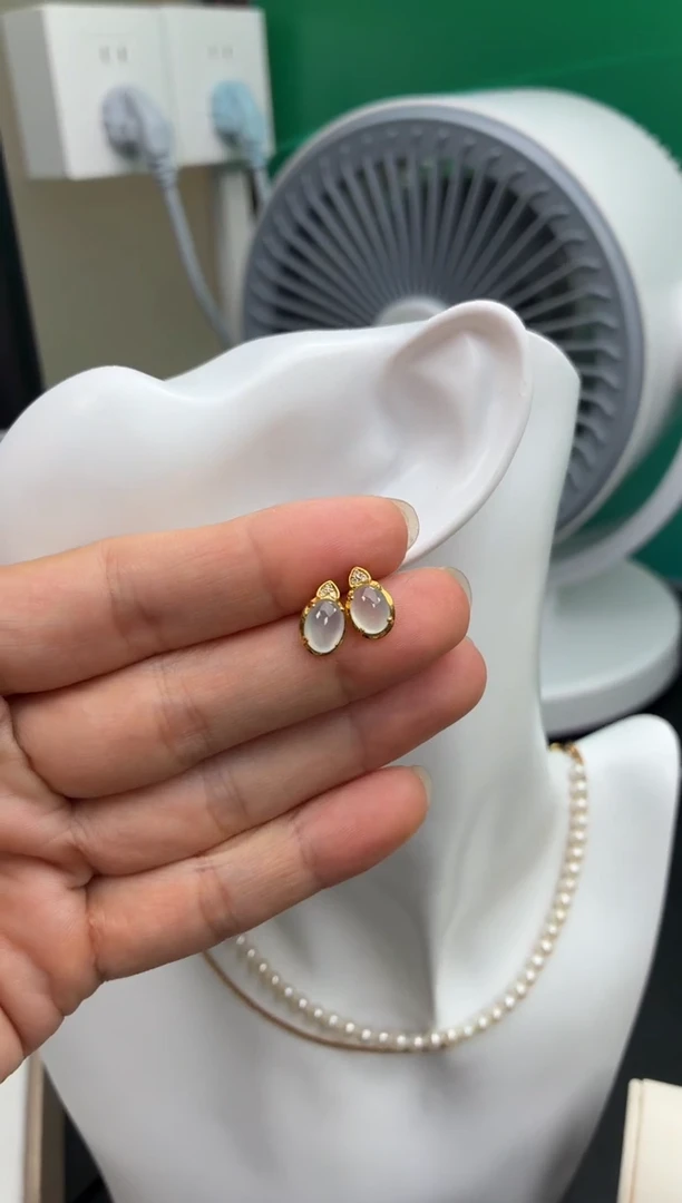 颈饰18K金镶嵌翡翠天然翡翠A货