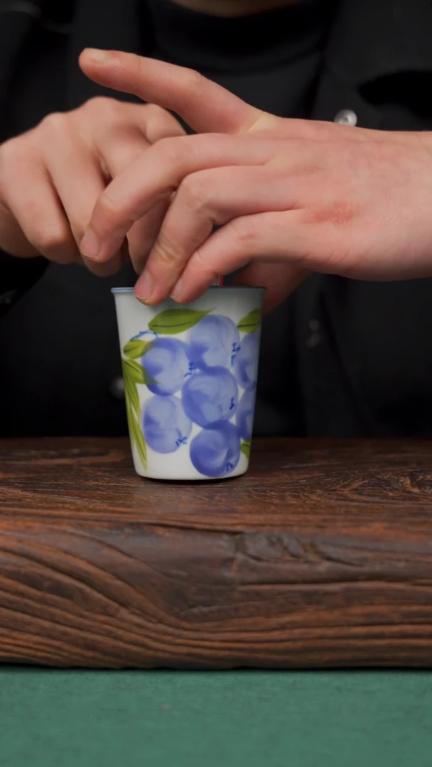 【闪购商品】瓷片18寻一缕瓷香杯釉下手工手绘瓷器
