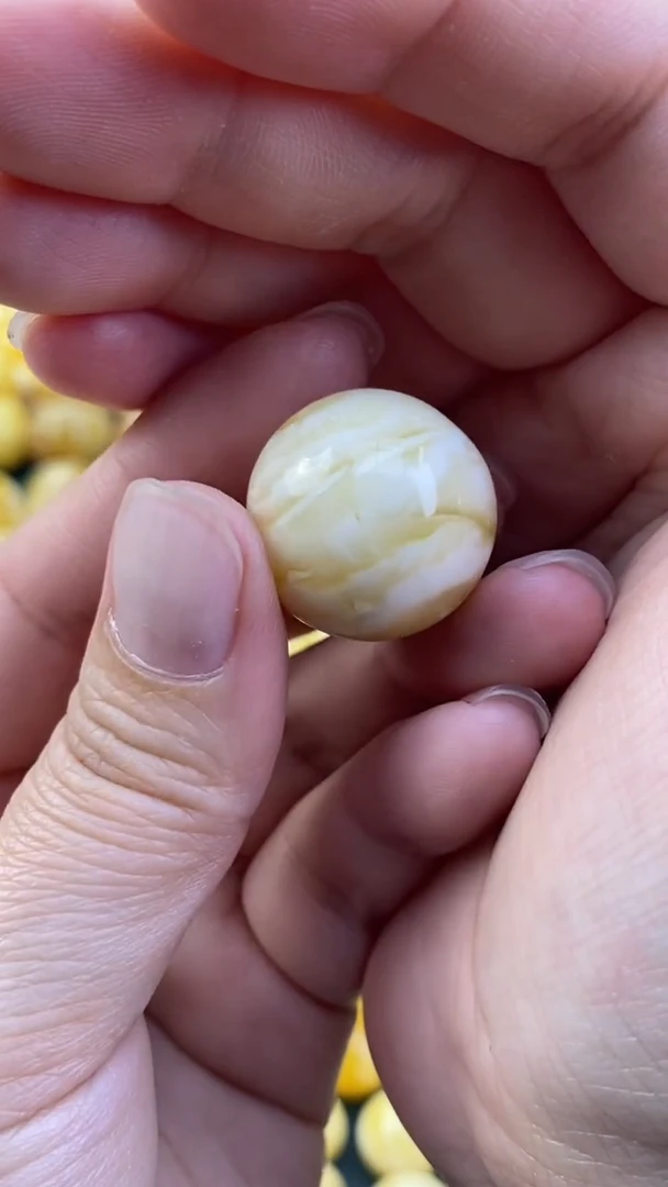 【闪购商品】琥珀裸石未镶嵌月.37/卡21.6